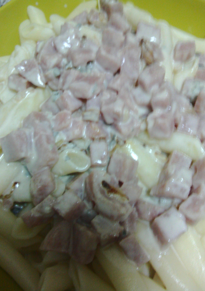 Una foto de Macarrones al roquefort