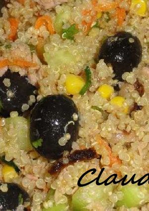 Una foto de Ensalada de quinua con atún