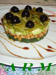 Una foto de Tartar de verduras y legumbres
