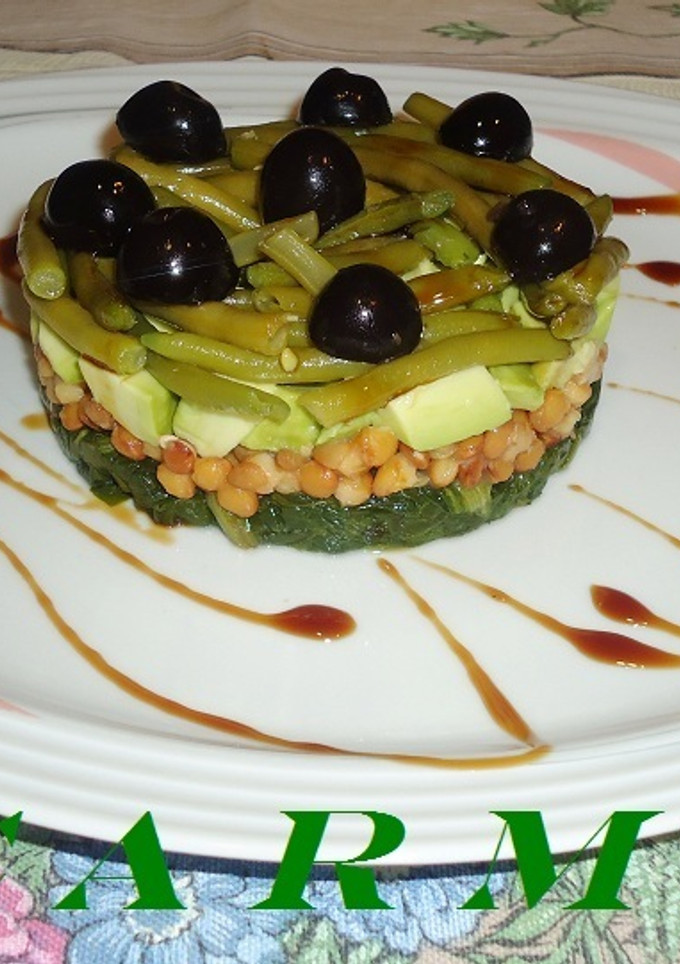 Una foto de Tartar de verduras y legumbres