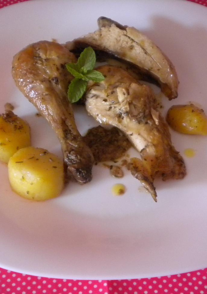 Una foto de Pollo al disco de arado con salsa de cerveza