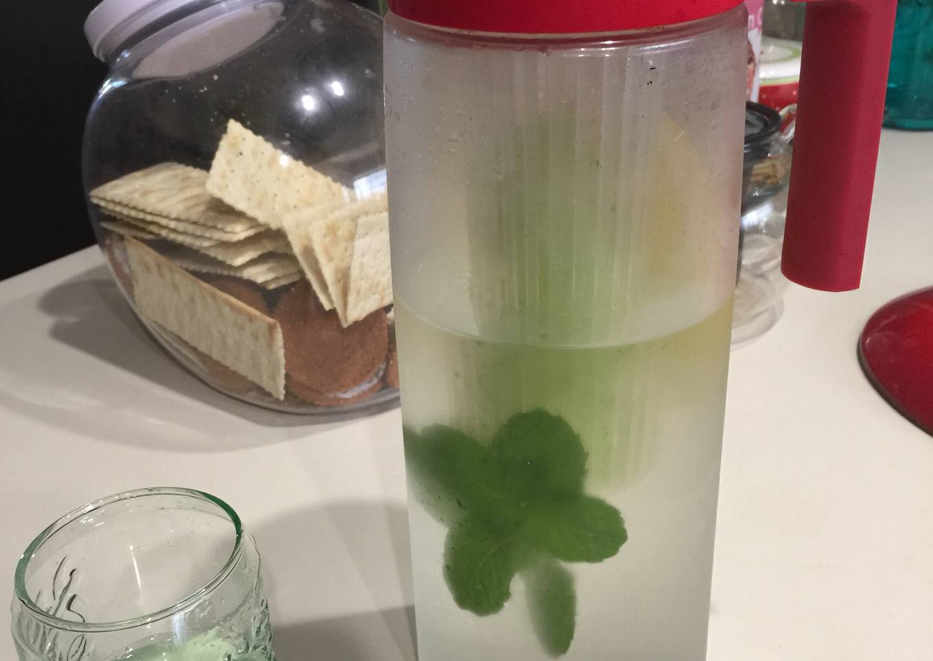 Agua fresca (pepino-limón-menta)