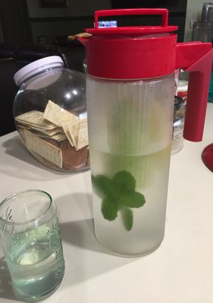 Una foto de Agua fresca (pepino-limón-menta)