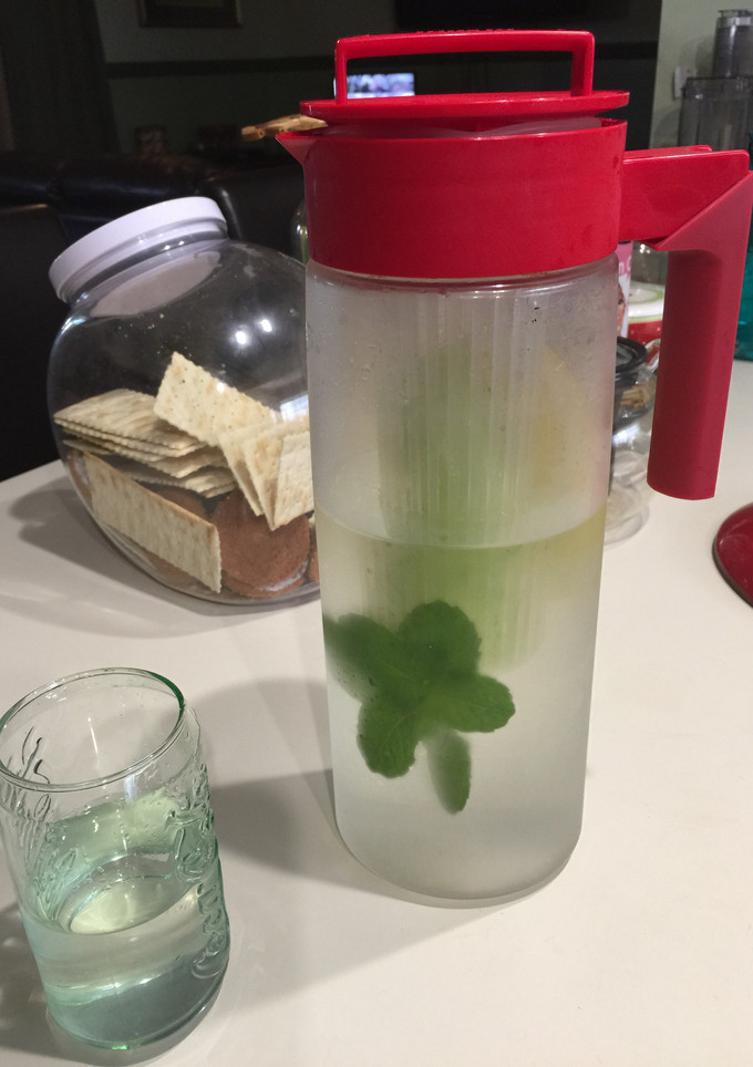 Una foto de Agua fresca (pepino-limón-menta)