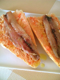 Una foto de Bocadillo de arengades o sardinas de bota