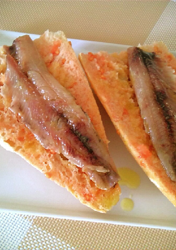 Una foto de Bocadillo de arengades o sardinas de bota