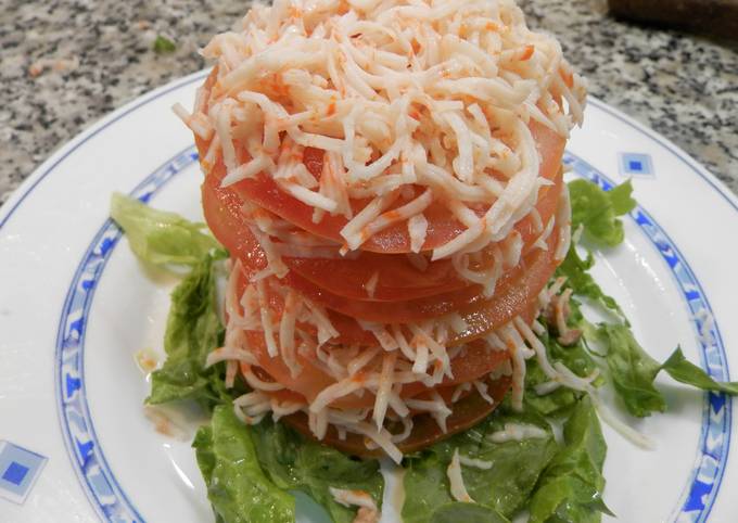Foto principal de Milhojas de tomate con surimi y bonito