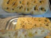 Una foto de masa focaccia