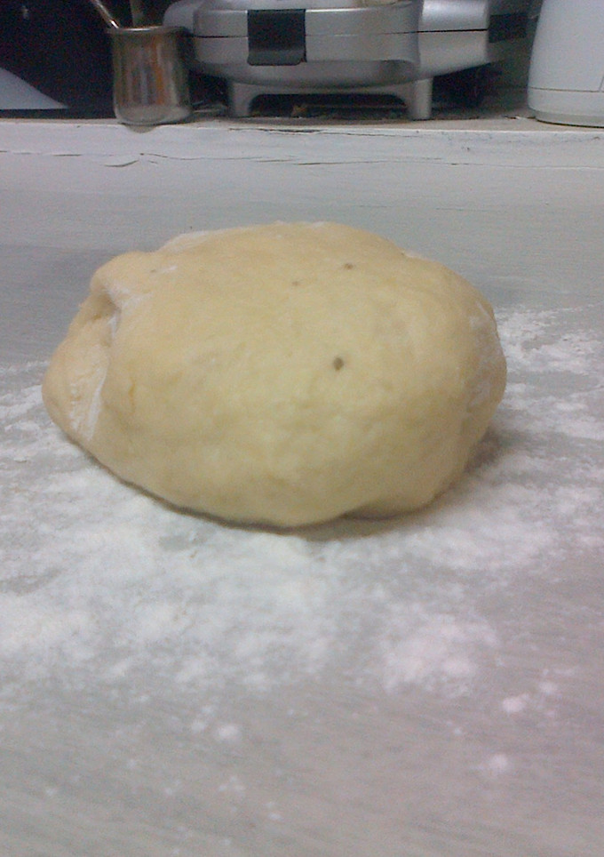 Una foto de masa básica para pastas rellenas