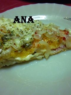 Una foto de PIZZA DE CEBOLLA RELLENA CASERA