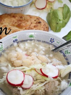 Una foto de Pozole estilo Guerrero (México)