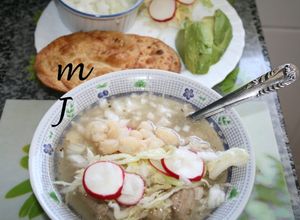 Una foto de Pozole estilo Guerrero (México)