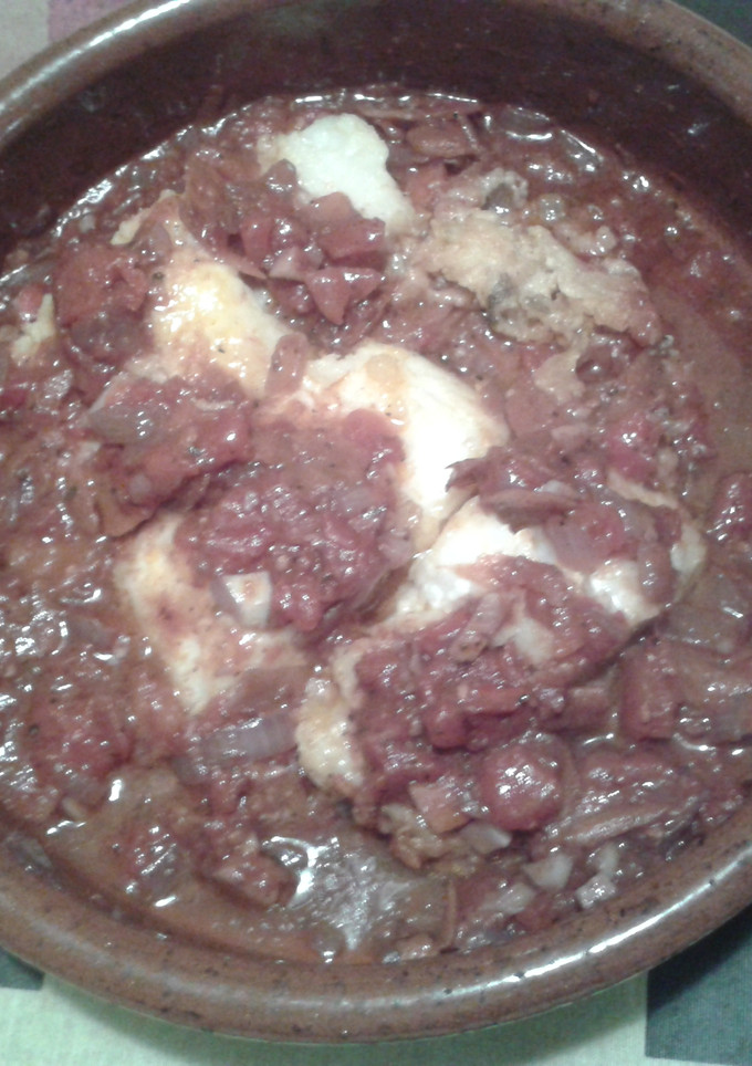 Una foto de BACALAO AL HORNO CON TOMATE