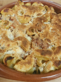 Una foto de Pasta gratinada con salsa de tomate y carne picada