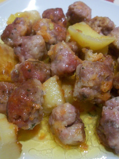 Una foto de Albóndigas con patatas