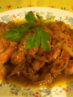 Una foto de Salchichas encebolladas