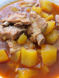 Una foto de Estofado de patatas y costilla