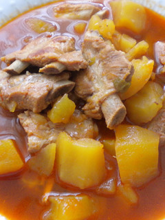 Una foto de Estofado de patatas y costilla