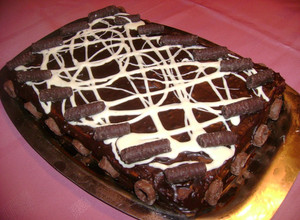 Una foto de Postre de chocolinas con queso crema y dulce de leche
