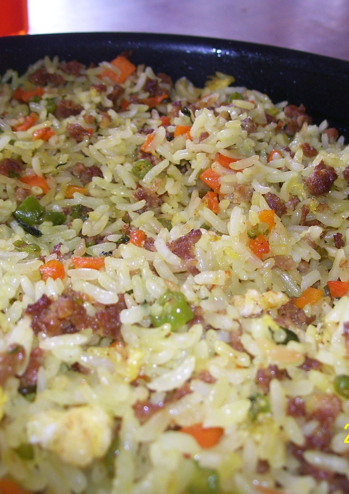 Una foto de Arroz chino con carne de soya