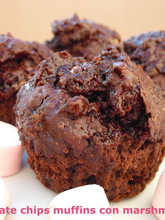 Una foto de Chocolate chips muffins con marshmallows