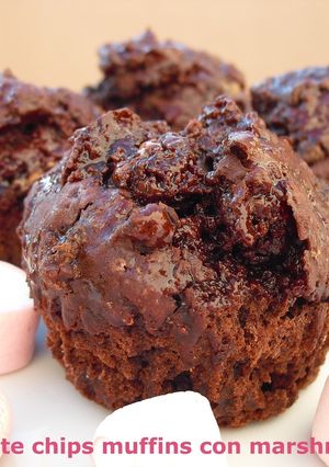 Una foto de Chocolate chips muffins con marshmallows