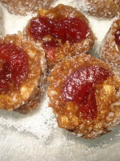 Una foto de Bombones con almendras y cerezas al ron