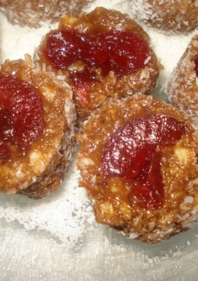 Una foto de Bombones con almendras y cerezas al ron