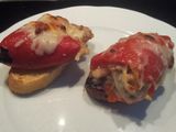 Pimientos del piquillo gratinados y rellenos de atún