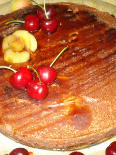 Una foto de Tarta de bizcochos, nueces y mousse de chocolate