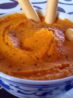 Una foto de Hummus al pimiento del piquillo