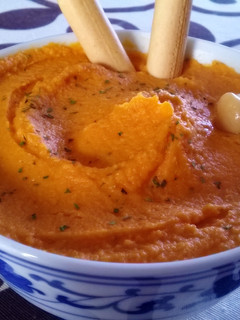 Una foto de Hummus al pimiento del piquillo