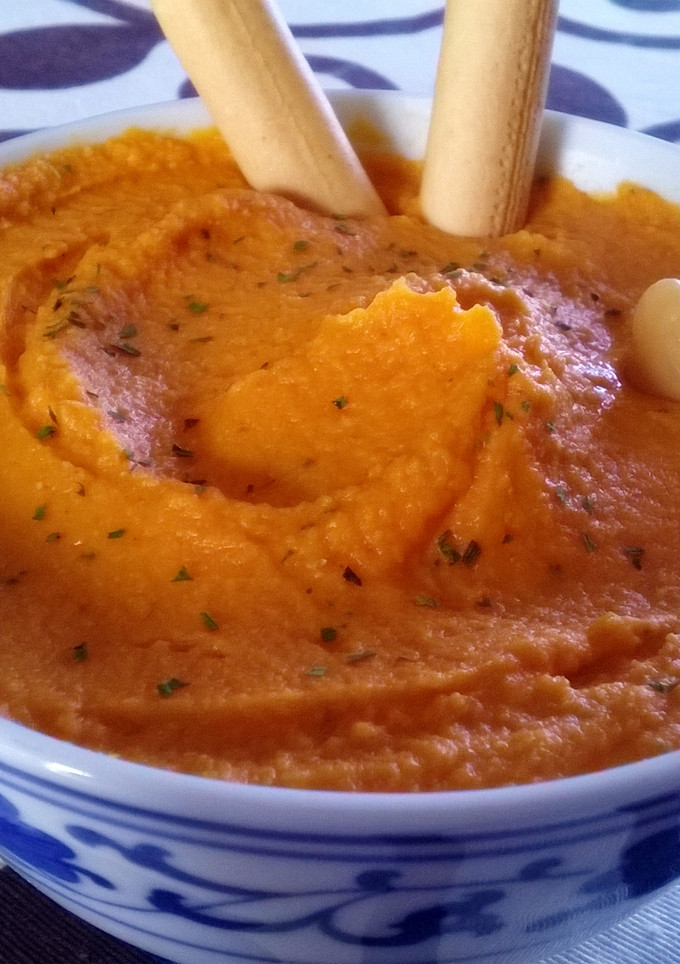 Una foto de Hummus al pimiento del piquillo