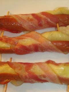 Una foto de Salchichas enrolladas con queso brie y panceta