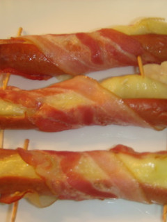 Una foto de Salchichas enrolladas con queso brie y panceta