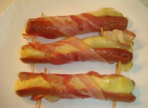 Una foto de Salchichas enrolladas con queso brie y panceta