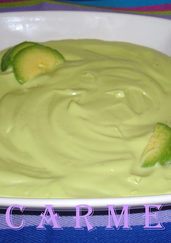 Una foto de Crema fria de calabacín y aguacate (Carme)