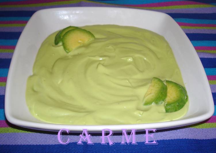 Crema fria de calabacín y aguacate (Carme)