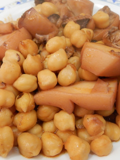 Una foto de Sepia con garbanzos