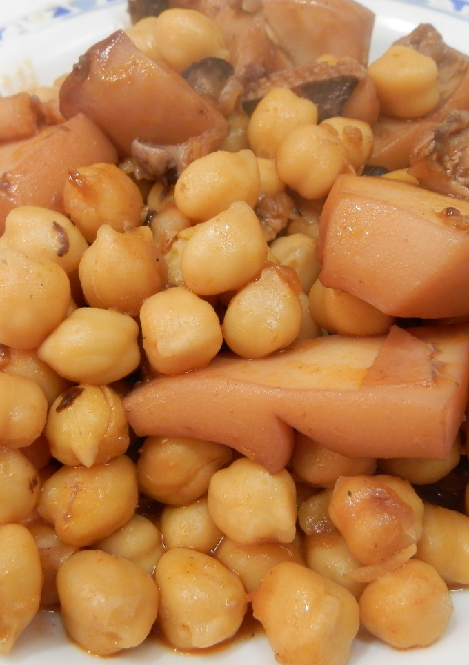 Una foto de Sepia con garbanzos
