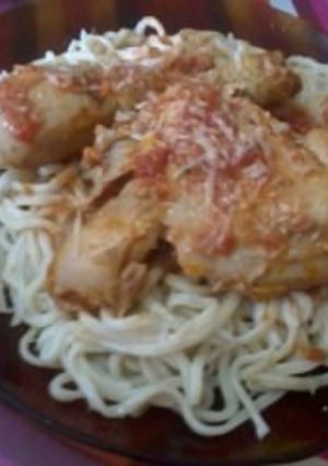 Una foto de Fideos caseros con salsa de pollo