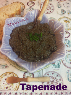 Una foto de Tapenade o patê de olivas