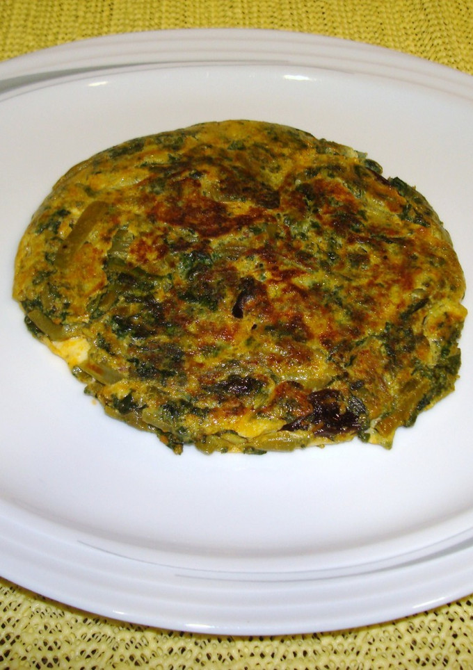Una foto de Tortilla de espinacas, judías verdes con sobresada