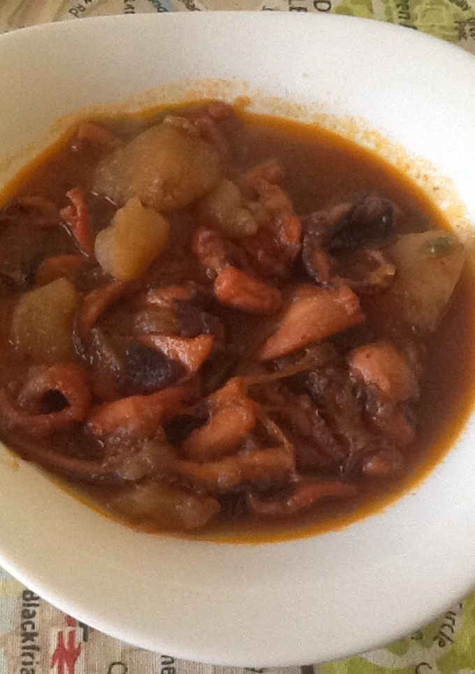 Una foto de Guisado de pulpo con patatas nuevas