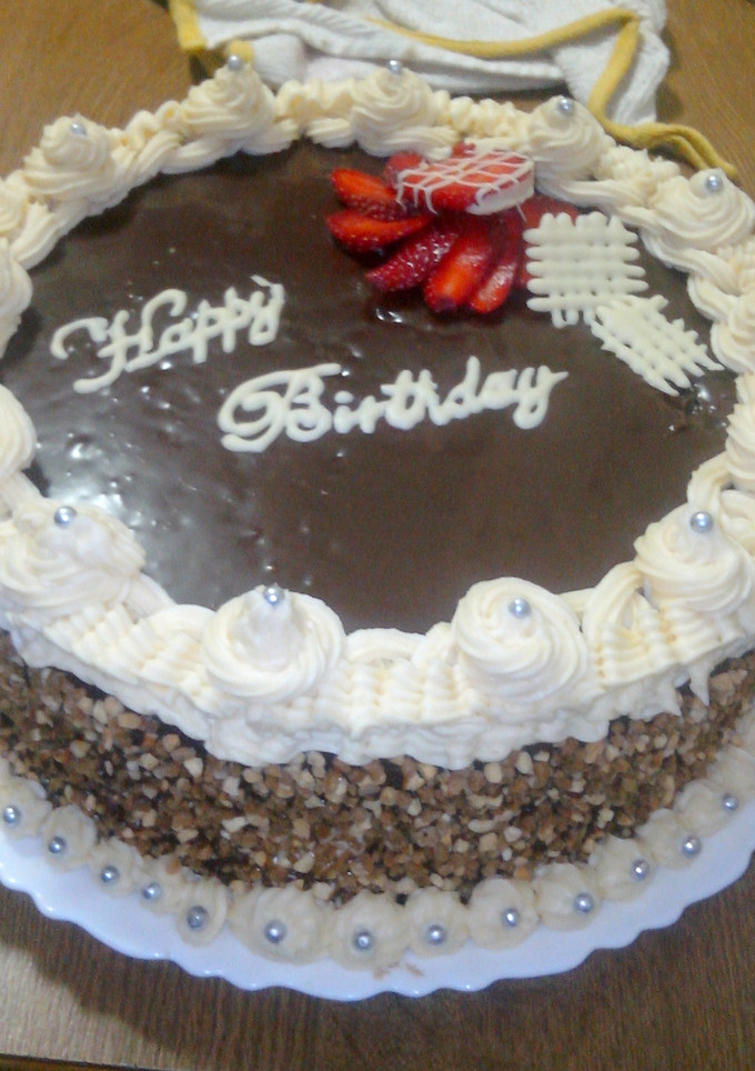 Una foto de Tarta de chocolate rellena de crema de moka