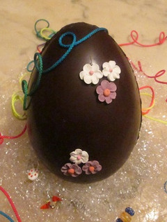 Una foto de Huevo de Pascua relleno de lacasitos