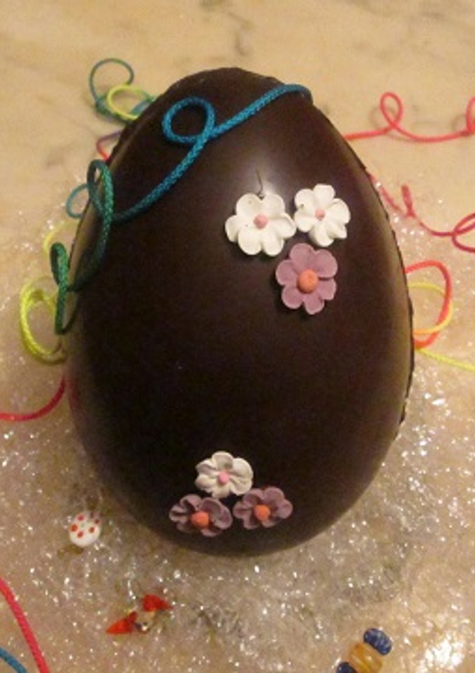 Una foto de Huevo de Pascua relleno de lacasitos