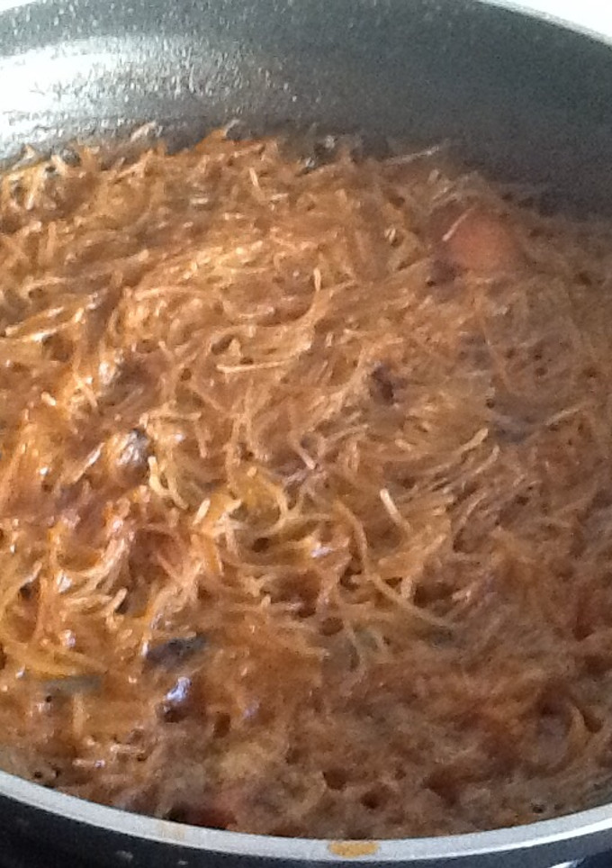 Una foto de Fideuà de pulpo con fideos finos