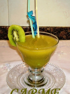 Una foto de Batido de naranja y kiwi