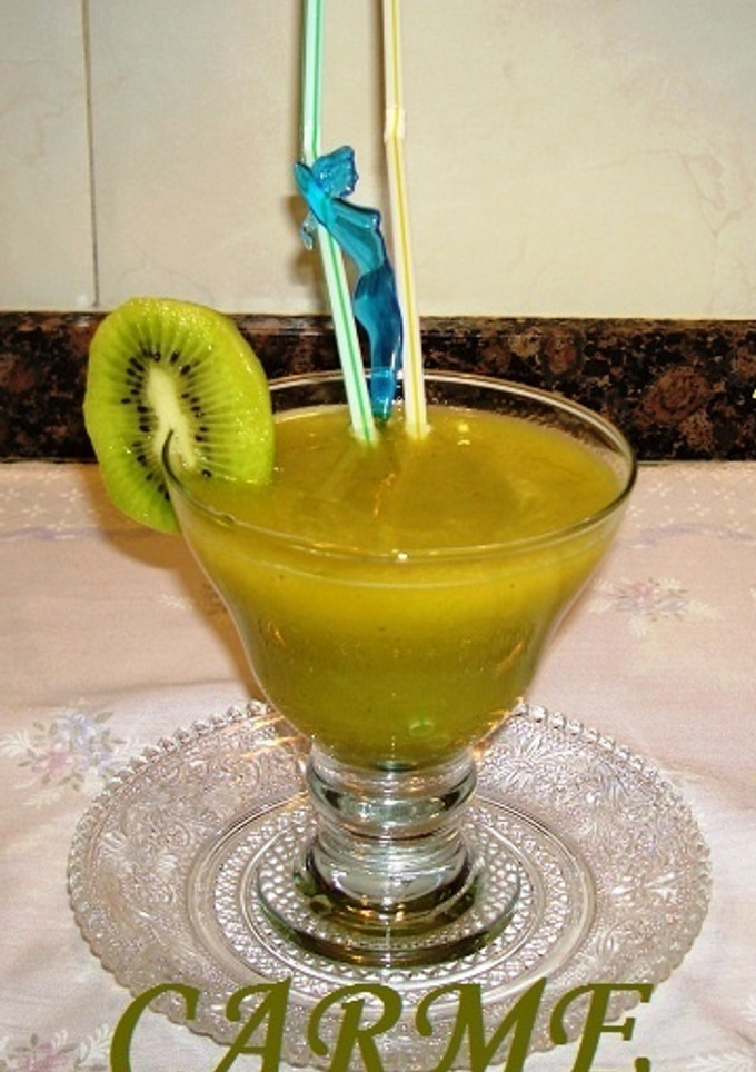 Una foto de Batido de naranja y kiwi